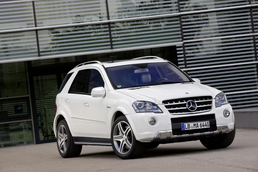  Mercedes-Benz ML63 AMG 2010 года  (фото 13 из 14)